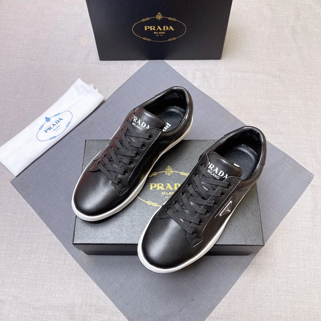 P380 Prada Prada's new men's leather sneakers, the highest version on the market, any comparison is welcome🆚! The original leather has excellent texture and is super high-end! Fetal sheep net lining imported from Italy, removable pad! Luxurious materials and fine workmanship, highly recommended! Code number 38-45 No. 058